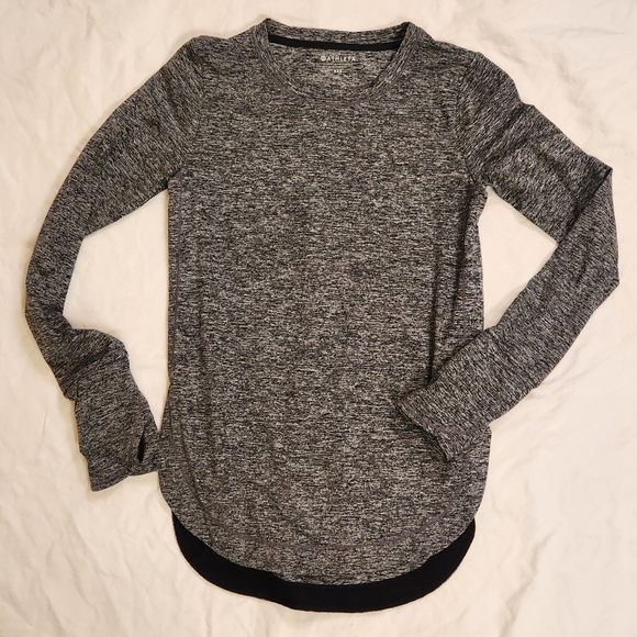 Athleta Tops - Athleta long sleeve scooped hem shirt‎ black heather size xxs